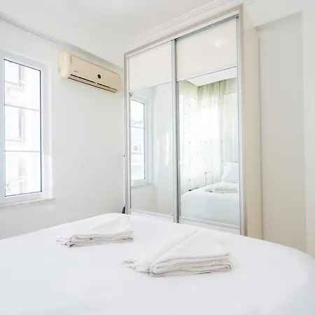 Comfy Flat With Shared Pool In *