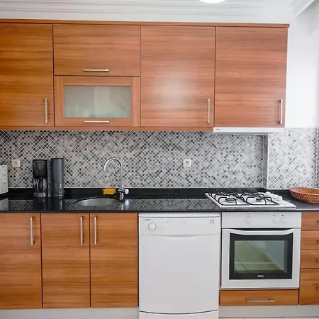 Comfy Flat With Shared Pool In Apartment *
