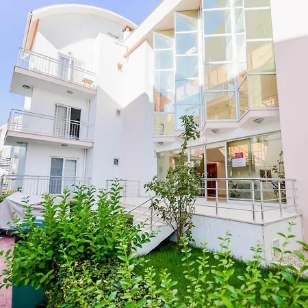 Comfy Flat With Shared Pool In Appartement *