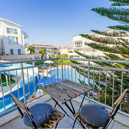 Comfy Flat With Shared Pool In Appartement