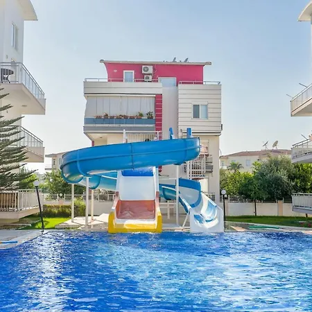 Apartman Comfy Flat With Shared Pool In *